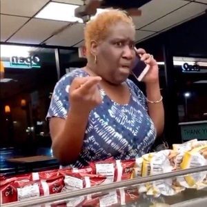 Meet your Posher, Alexis